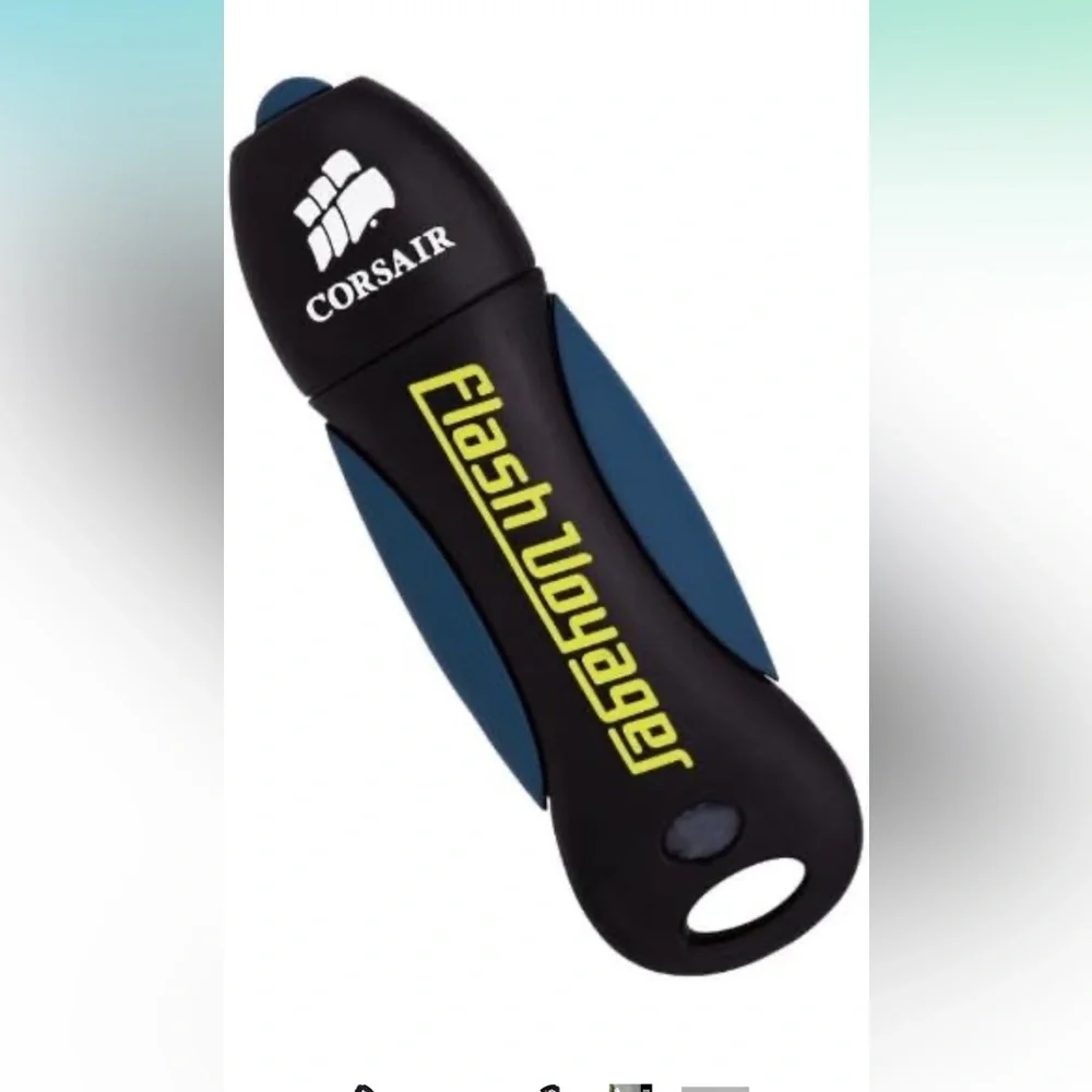 Corsair 8GB Flash Voyager USB 2.0 Flash Drive
